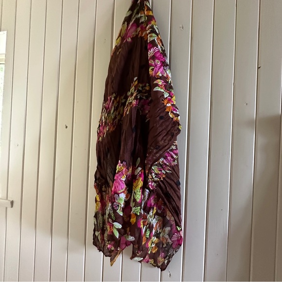 Sarong, broomstick pleats, dark brown with leaf and butterfly pattern. Like new - Picture 4 of 10